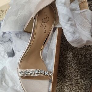 Jewel Badgley Mischka Cream Heels with Crystal Embellishments